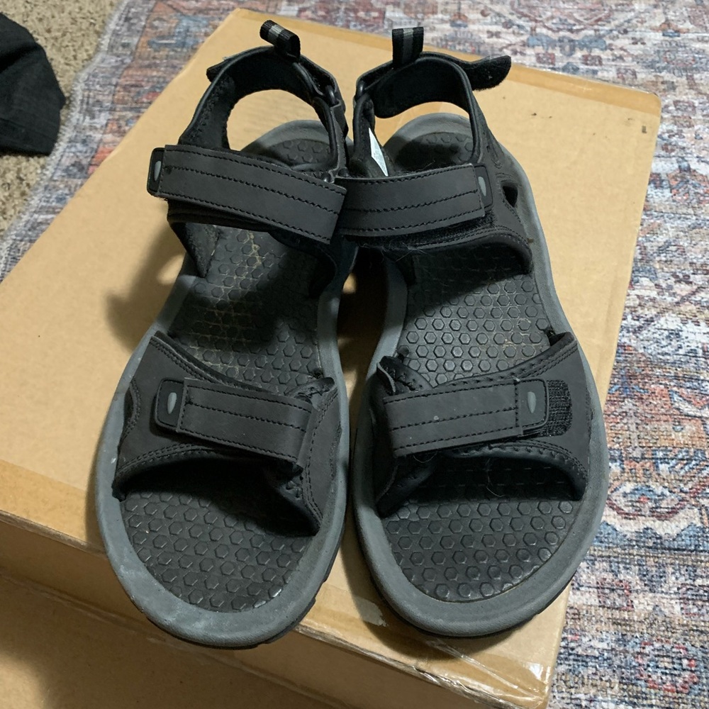 Size 10, Khombu, sandals